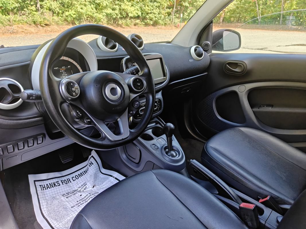 Used 2017 smart fortwo pure RWD image 14