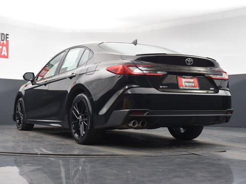 Used 2025 Toyota Camry SE FWD image 27