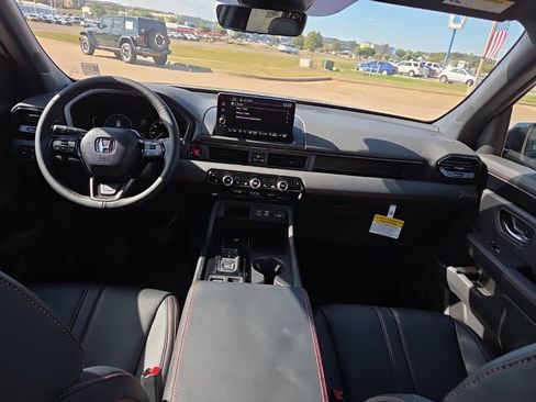 New 2025 Honda Pilot TrailSport image 19