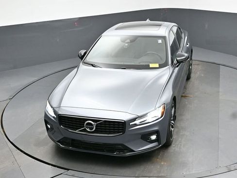 Used 2021 Volvo S60 T5 R-Design image 18