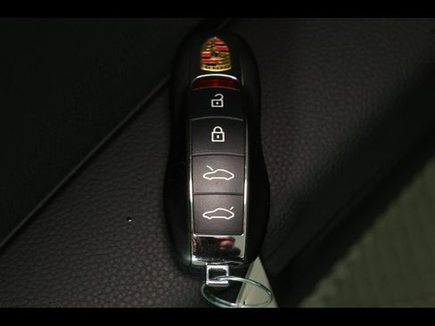 Used 2025 Porsche 718 Cayman RWD image 32