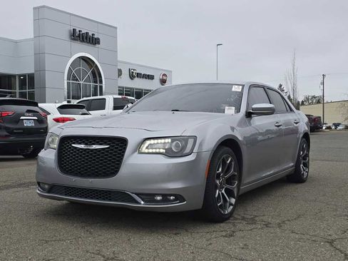 Used 2017 Chrysler 300 S image 1