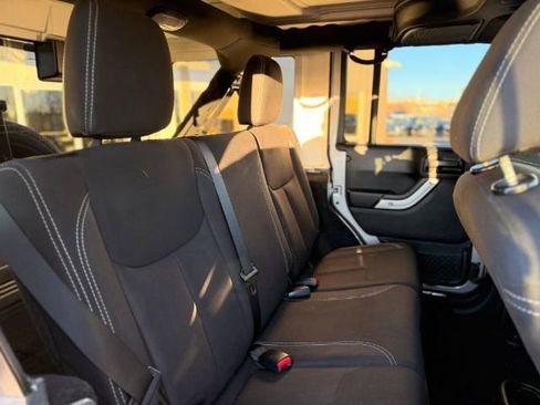Used 2018 Jeep Wrangler Unlimited Sahara AWD/4WD image 21
