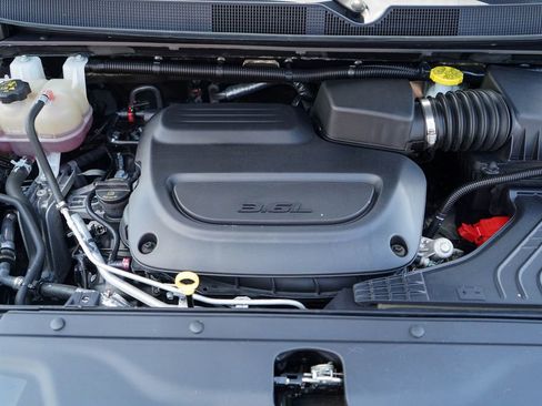 Used 2023 Chrysler Pacifica Touring-L FWD image 35