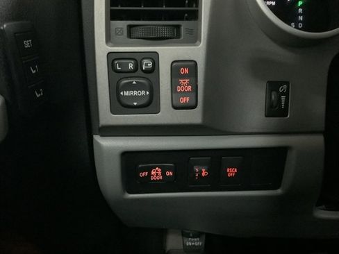 Used 2011 Toyota Tundra Limited w/ Memory Pkg AWD/4WD image 25