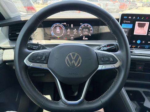 Used 2025 Volkswagen Tiguan S FWD image 12