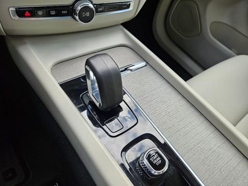 Certified 2023 Volvo XC60 B5 Plus w/ Climate Package AWD/4WD image 26