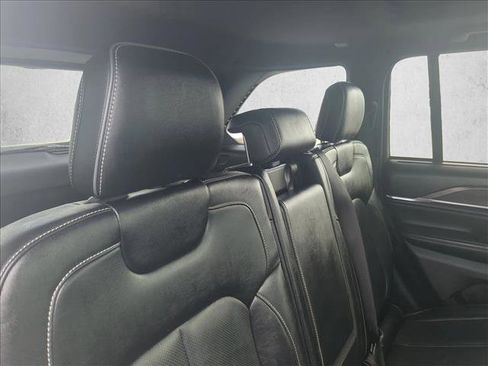 Used 2022 Jeep Grand Cherokee Overland w/ Adv Protech Group III image 21