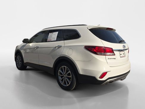 Used 2017 Hyundai Santa Fe SE image 3
