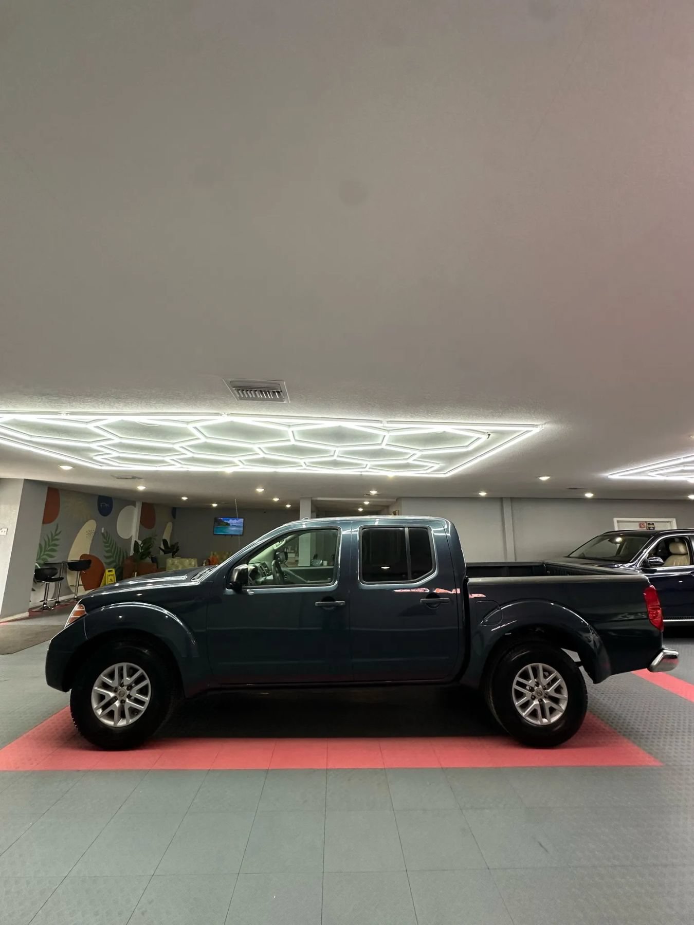 Used 2018 Nissan Frontier SV RWD image 3