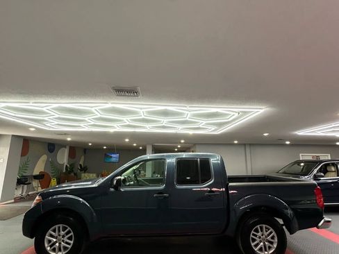 Used 2018 Nissan Frontier SV RWD image 3
