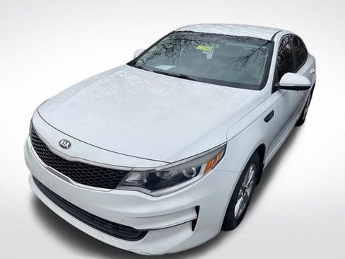 Used 2016 Kia Optima LX w/ LX Convenience Package image 4