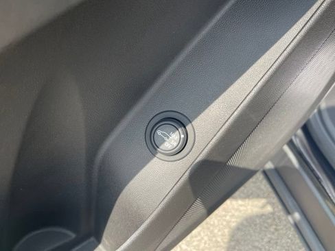 Used 2024 Chevrolet Equinox LT w/ LPO, Floor Liner Package FWD image 18