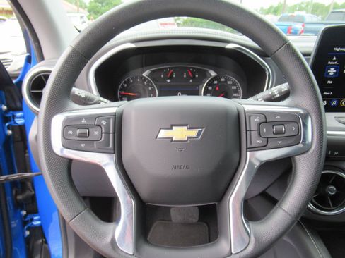 Used 2025 Chevrolet Blazer LT FWD image 21