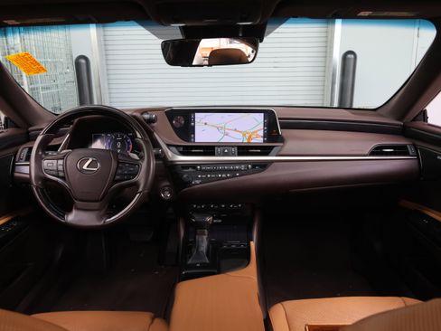 Used 2019 Lexus ES 350 Ultra Luxury w/ Accessory Package 2 image 17