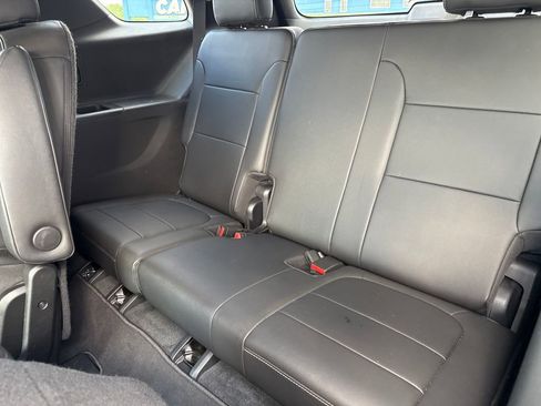 Used 2023 Chevrolet Traverse LT FWD image 27