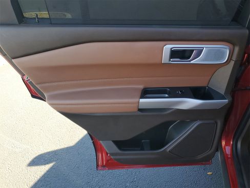 Certified 2022 Ford Explorer King Ranch image 9