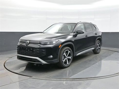 New 2026 Volkswagen Tiguan SE image 3
