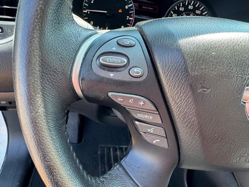 Used 2017 Nissan Pathfinder SV AWD/4WD image 40