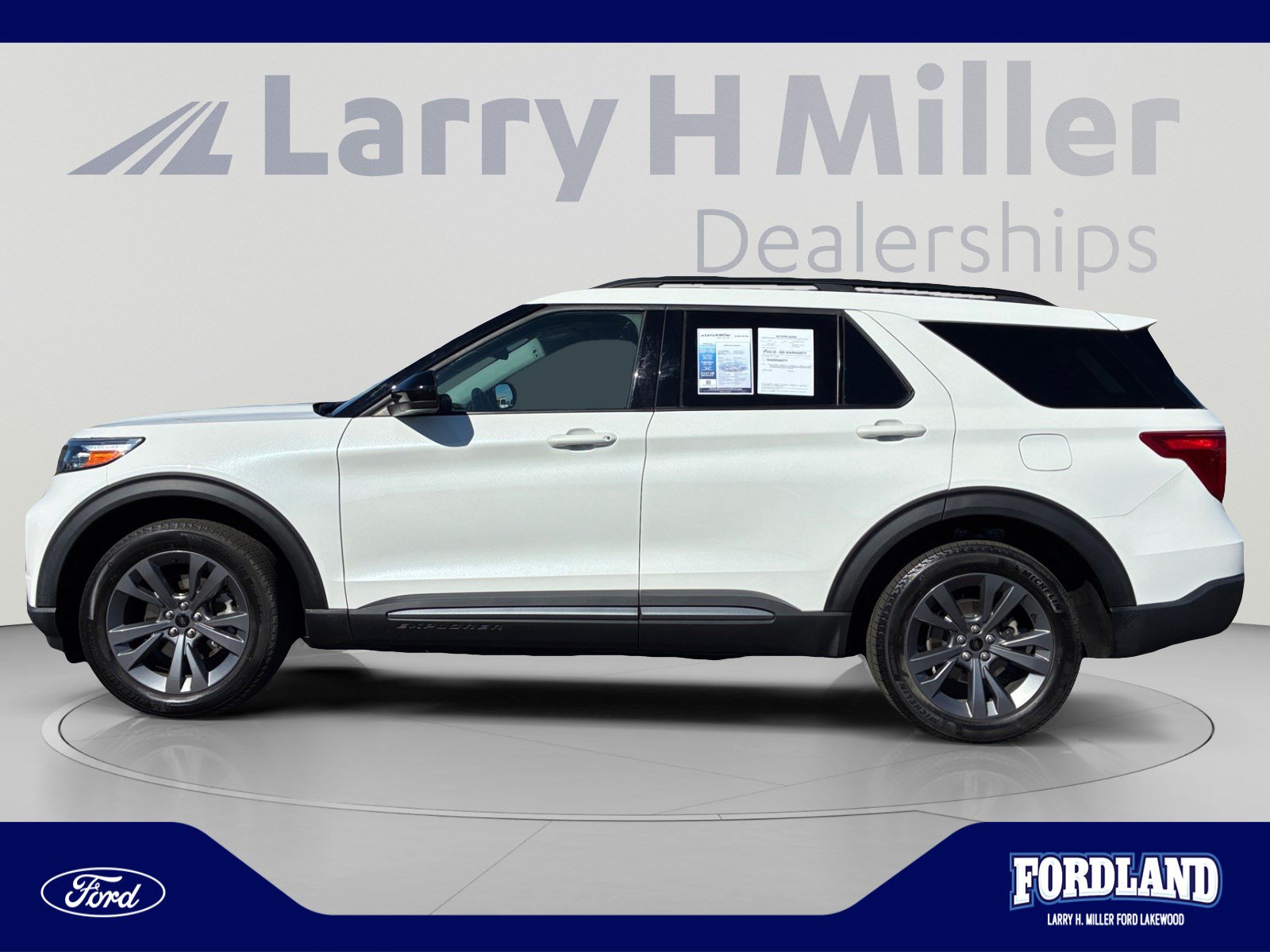 Used 2023 Ford Explorer XLT w/ Equipment Group 202A AWD/4WD image 2