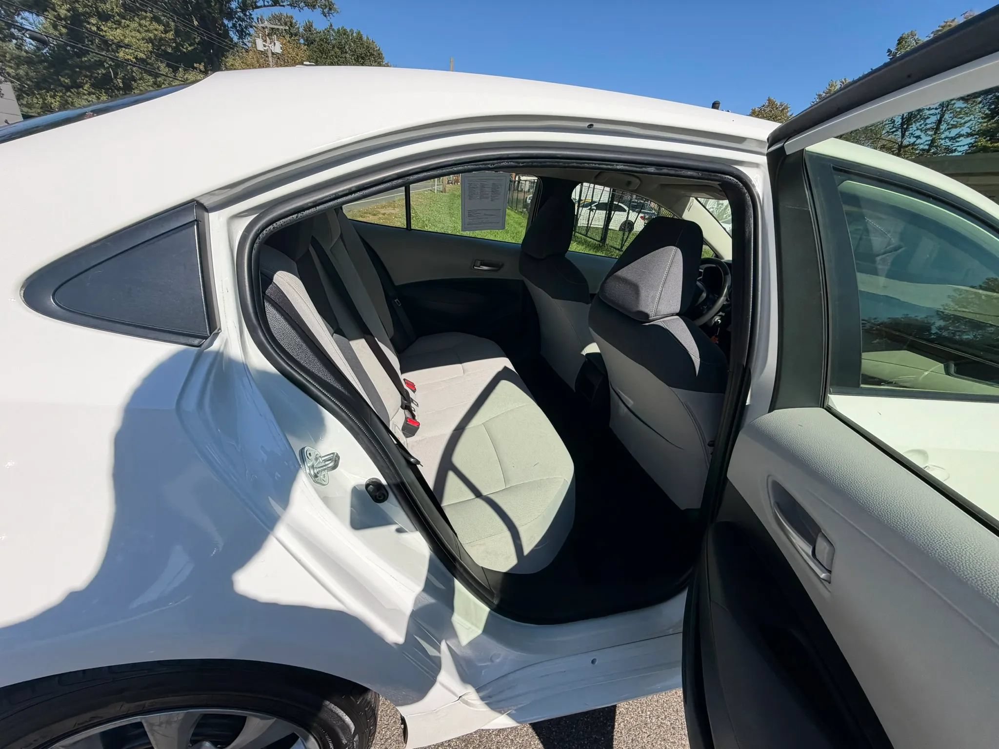 Used 2021 Toyota Corolla LE FWD image 16