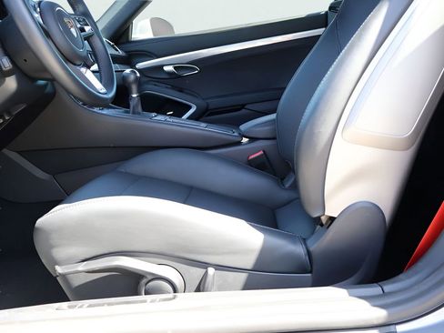 Used 2024 Porsche 718 Cayman S RWD image 36