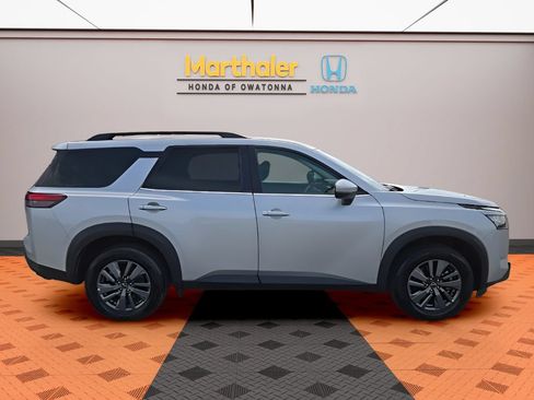 Used 2025 Nissan Pathfinder SV FWD image 6
