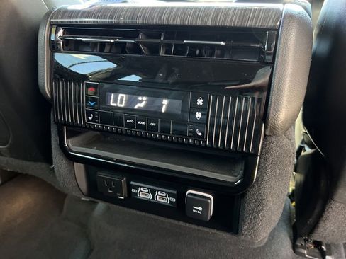 Used 2022 Jeep Wagoneer Series III w/ Convenience Group I AWD/4WD image 27