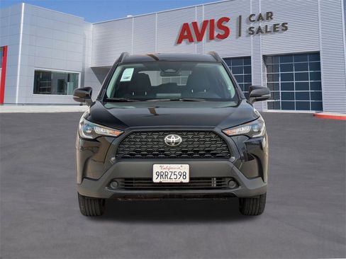 Used 2025 Toyota Corolla Cross LE image 2