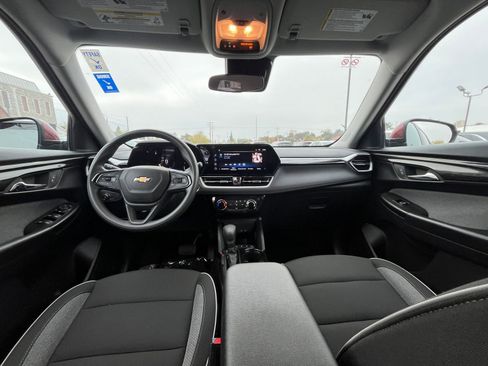 Used 2025 Chevrolet TrailBlazer LT image 31