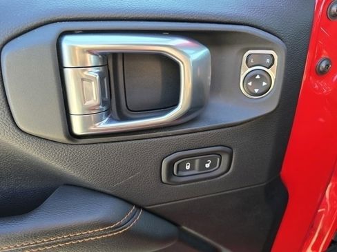 Used 2021 Jeep Gladiator Mojave AWD/4WD image 36