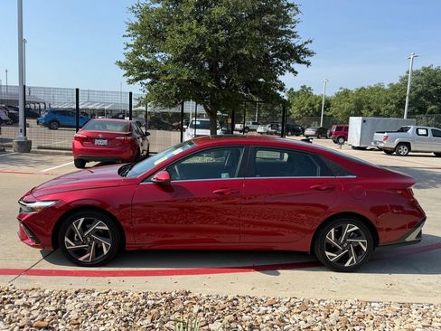 Used 2025 Hyundai Elantra SEL FWD image 2