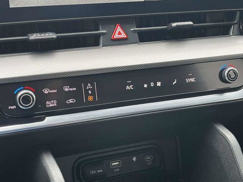 Used 2025 Kia Sportage SX FWD image 33