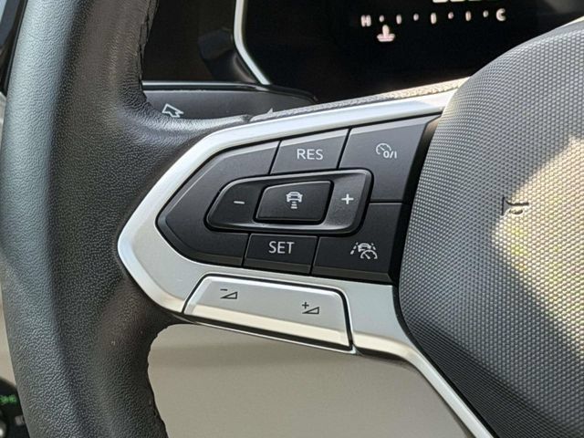 Used 2024 Volkswagen Jetta SE w/ Panoramic Sunroof Package FWD image 25