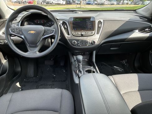 Used 2025 Chevrolet Malibu LT FWD image 28