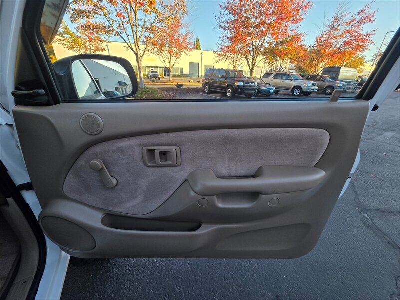 Used 2001 Toyota Tacoma 4x4 Regular Cab w/ Enhancement Pkg image 32