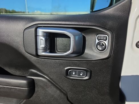 Used 2024 Jeep Wrangler Unlimited AWD/4WD image 21