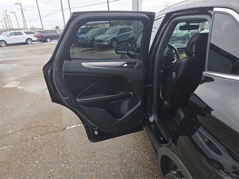 Used 2018 Lincoln MKC Premiere image 18