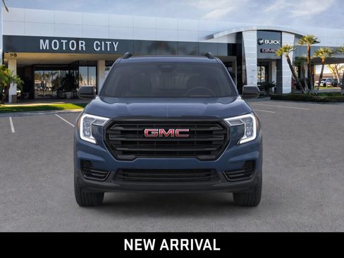 Certified 2024 GMC Terrain SLE w/ Elevation Edition FWD image 5