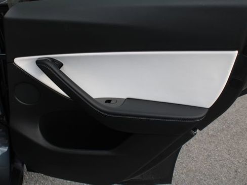 Used 2020 Tesla Model Y Performance image 31