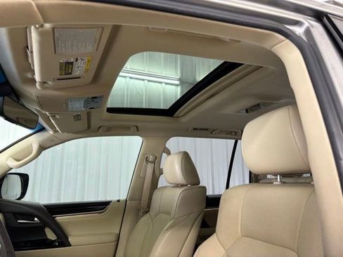 Used 2018 Lexus LX 570 4WD image 9