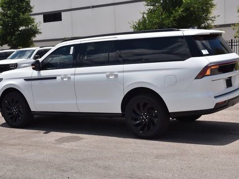 New 2026 Lincoln Navigator L Reserve w/ Jet Appearance Package AWD/4WD image 10