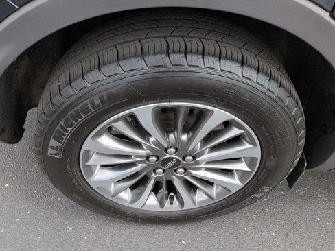 Used 2023 Lincoln Nautilus AWD w/ Premium Package image 9