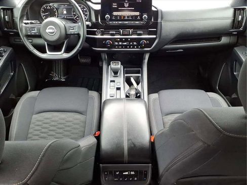 Used 2024 Nissan Pathfinder SV image 10