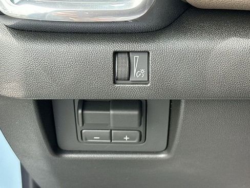 New 2026 GMC Canyon Denali image 18