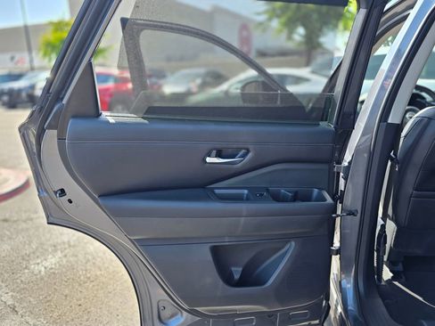 Used 2023 Nissan Pathfinder SL FWD image 18