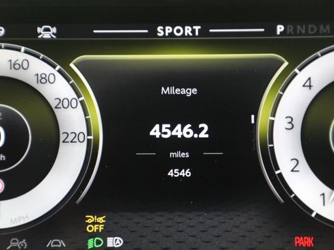 Used 2025 Aston Martin V8 Vantage Coupe image 20