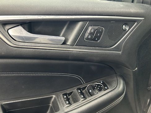 Used 2022 Ford Edge Titanium image 10