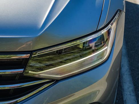 Used 2022 Volkswagen Tiguan SE image 8