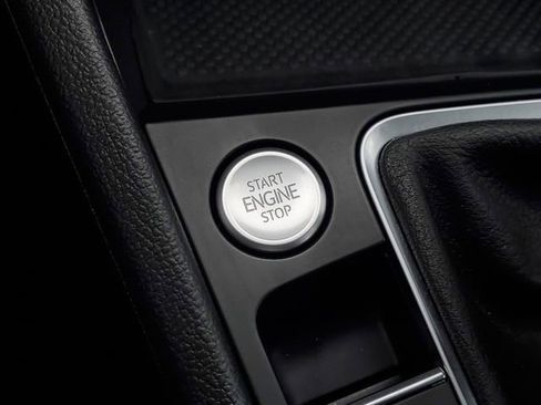 Used 2023 Volkswagen Jetta SE image 19